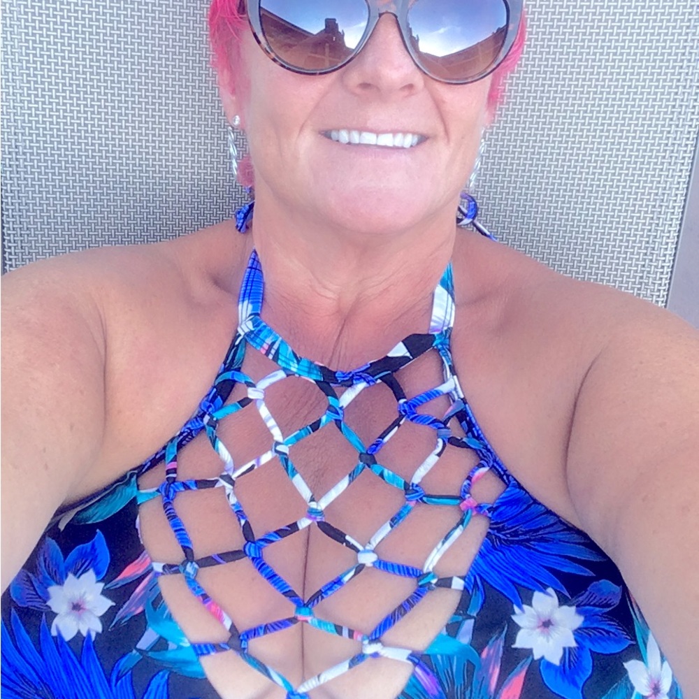Sexy knot-neck, 1 pc. Swimsuit.